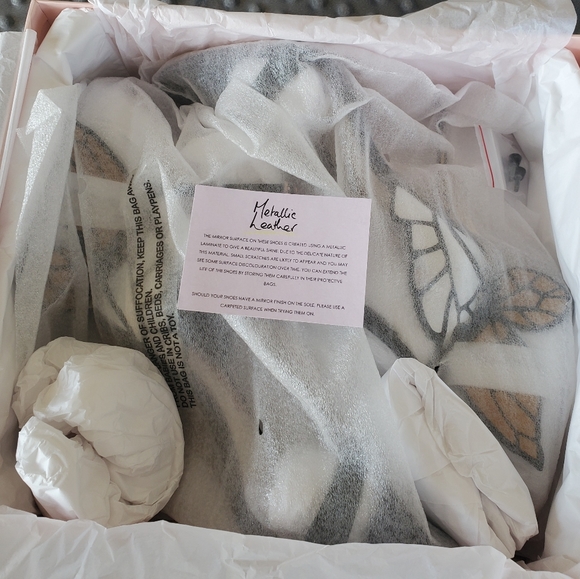 NWT RARE *SOLD OUT * Butterfly Wing CHIARASandle - Picture 7 of 9